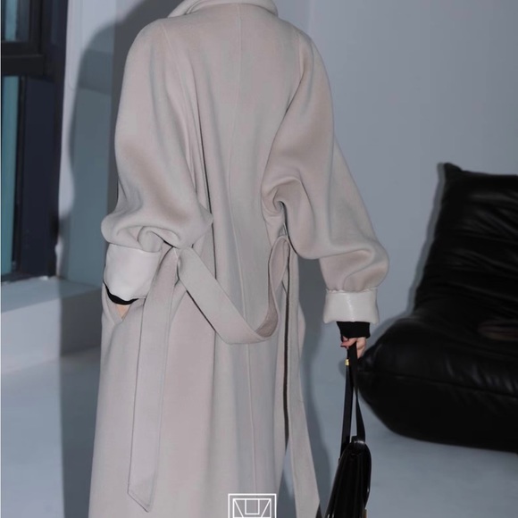 100% Wool Coat! - Picture 2 of 5